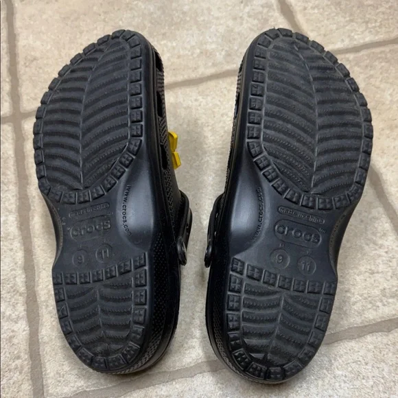 CROCS Black Mules with Vibrant Yellow Details - Picture 4 of 4